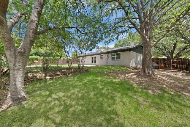 5704 Wessex Avenue, Fort Worth, TX 76133