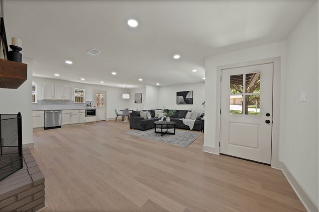 5704 Wessex Avenue, Fort Worth, TX 76133