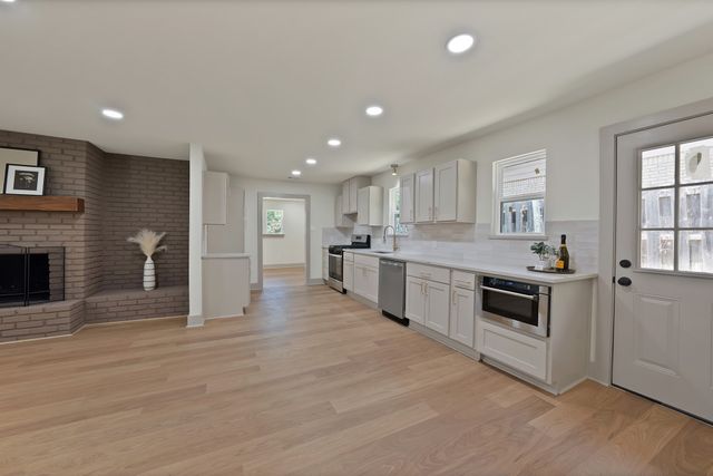 5704 Wessex Avenue, Fort Worth, TX 76133