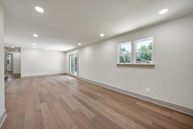 5704 Wessex Avenue, Fort Worth, TX 76133