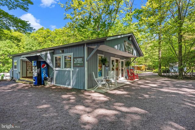 446 MOUNTAINWOODS DR, Lake Harmony, PA 18624