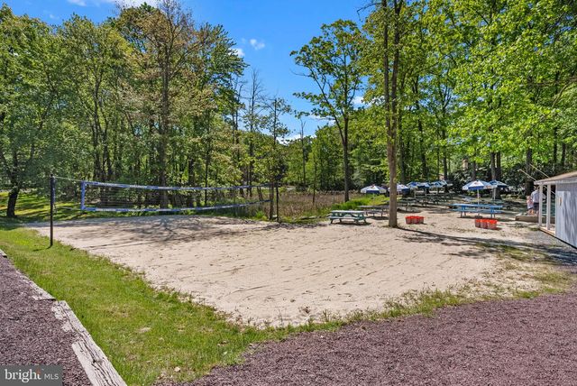 446 MOUNTAINWOODS DR, Lake Harmony, PA 18624