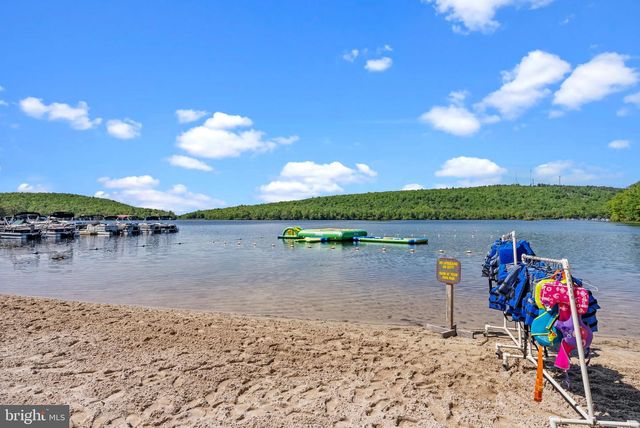 446 MOUNTAINWOODS DR, Lake Harmony, PA 18624