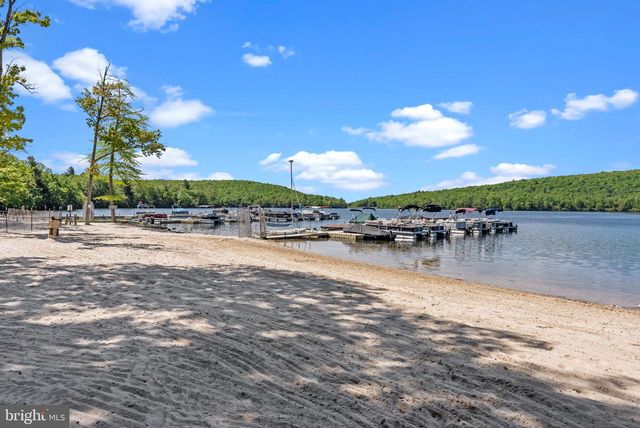 446 MOUNTAINWOODS DR, Lake Harmony, PA 18624