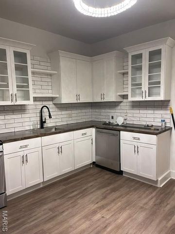 463 Walsh Street, St Louis, MO 63111