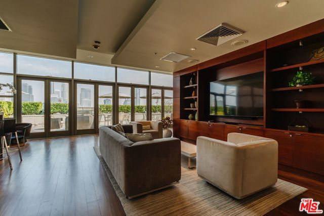 1155 S Grand Avenue 1103, Los Angeles, CA 90015