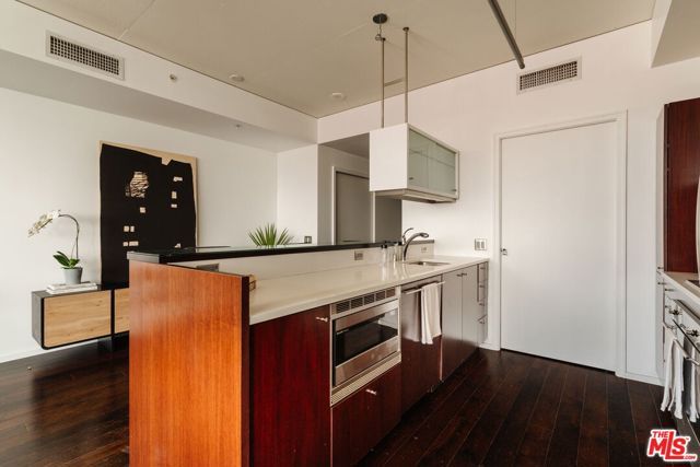 1155 S Grand Avenue 1103, Los Angeles, CA 90015