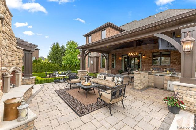 48892 Barola Court, Northville, MI 48167