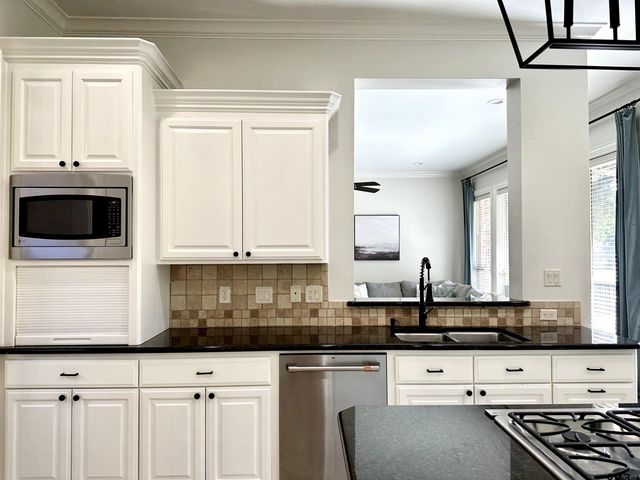 140 Red Oak CT, Bullard, TX 75757