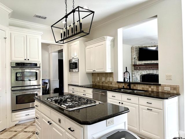 140 Red Oak CT, Bullard, TX 75757