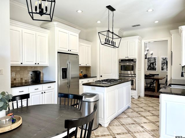 140 Red Oak CT, Bullard, TX 75757