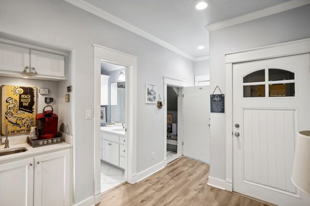 961 Hamilton Drive, Crystal Beach, TX 77650