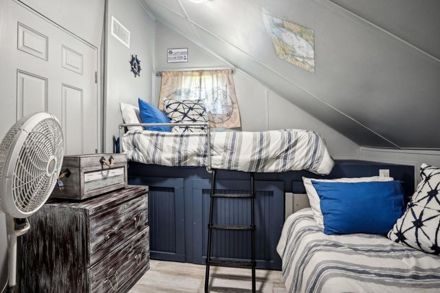 961 Hamilton Drive, Crystal Beach, TX 77650