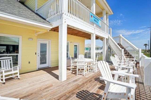 961 Hamilton Drive, Crystal Beach, TX 77650