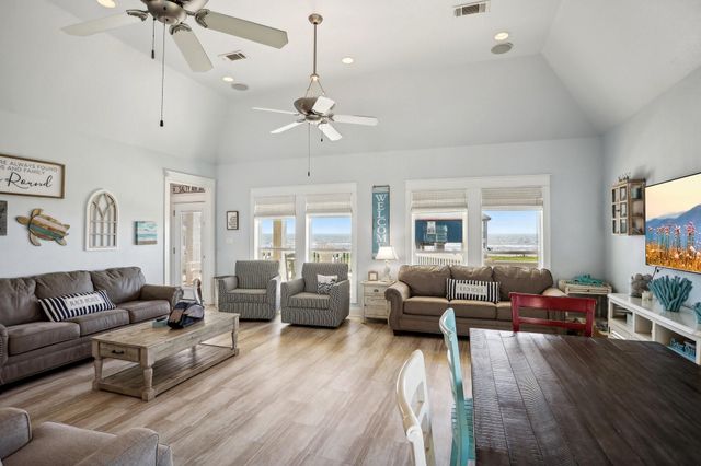 961 Hamilton Drive, Crystal Beach, TX 77650