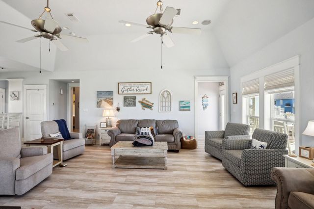 961 Hamilton Drive, Crystal Beach, TX 77650