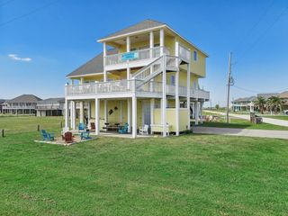 961 Hamilton Drive, Crystal Beach, TX 77650