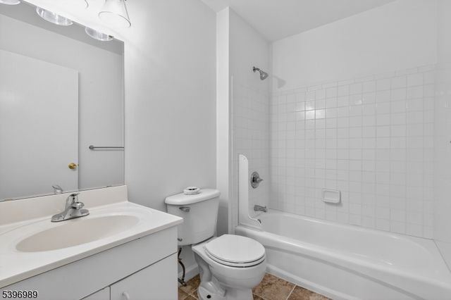 29 Spencer St, Franklin Twp., NJ 08873