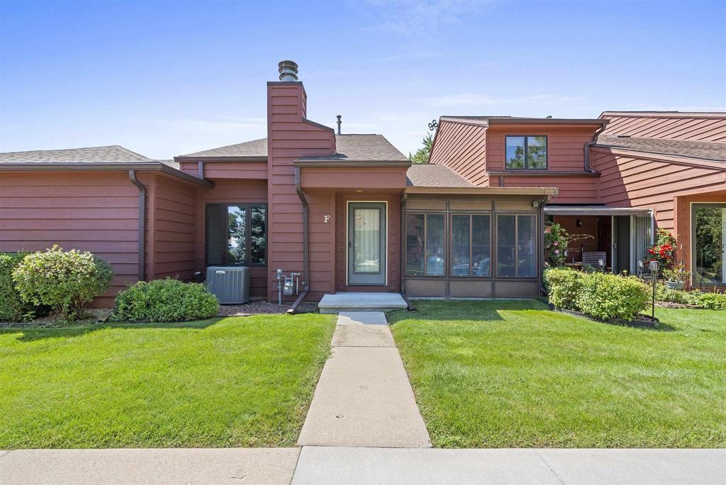 2240 MEADOWBROOK COURT ##F, Oshkosh, WI 54904