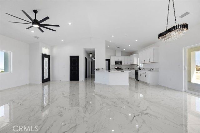 10125 Bella Vista Street, Apple Valley, CA 92308