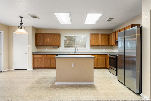 807 Mandolin Wind, San Antonio, TX 78258