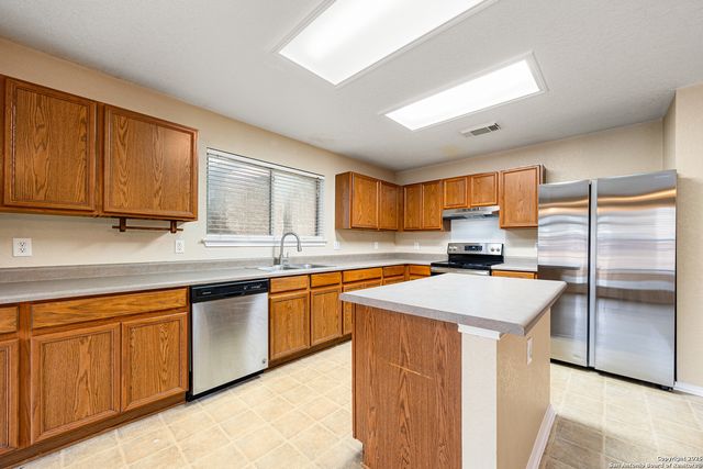 807 Mandolin Wind, San Antonio, TX 78258