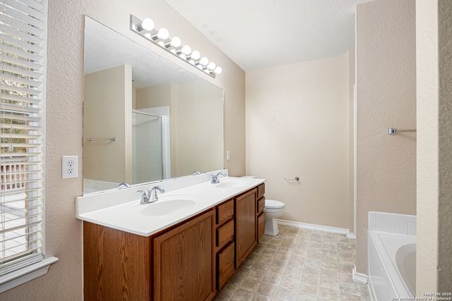 807 Mandolin Wind, San Antonio, TX 78258