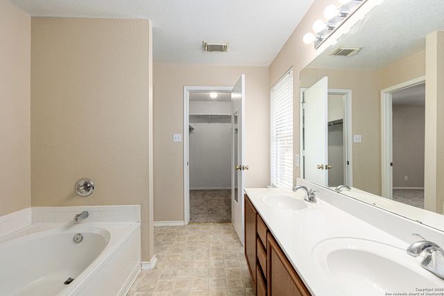 807 Mandolin Wind, San Antonio, TX 78258