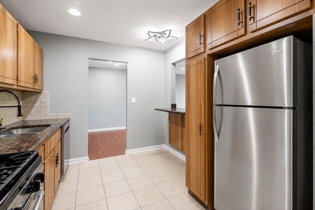 5101 Carriageway Drive 205, Rolling Meadows, IL 60008