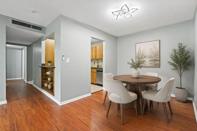 5101 Carriageway Drive 205, Rolling Meadows, IL 60008
