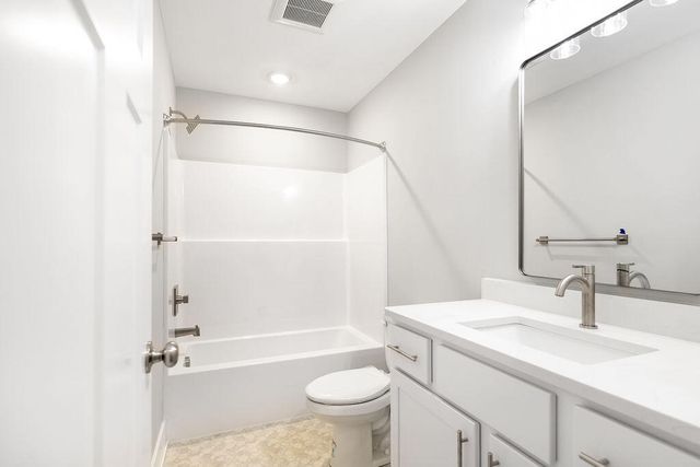 2181 Emerald Lake Court, Grand Rapids, MI 49525