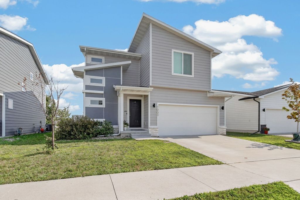 1001 NE 16th Street, Grimes, IA 50111