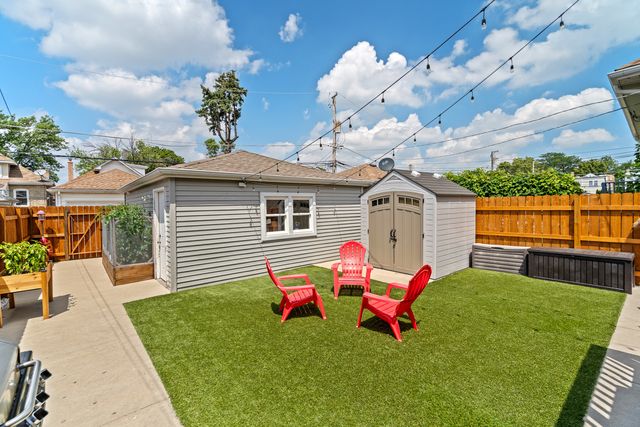 5532 W Roscoe Street, Chicago, IL 60641