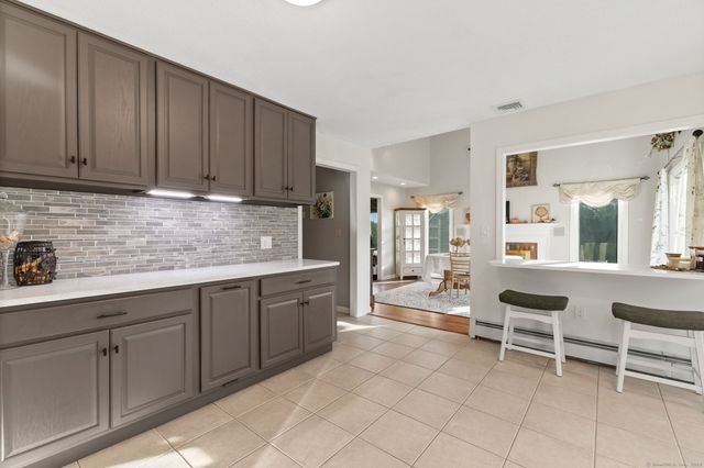 49 Pondview Lane, Bristol, CT 06010
