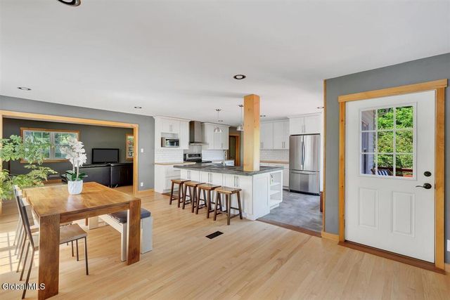 2307 Pine Ridge Road, Niskayuna, NY 12309