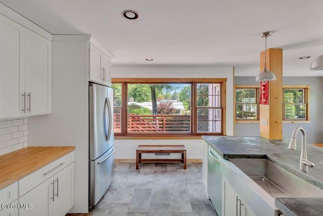 2307 Pine Ridge Road, Niskayuna, NY 12309