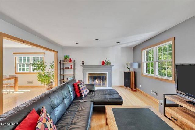 2307 Pine Ridge Road, Niskayuna, NY 12309