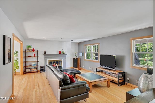 2307 Pine Ridge Road, Niskayuna, NY 12309