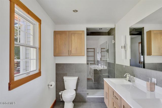 2307 Pine Ridge Road, Niskayuna, NY 12309