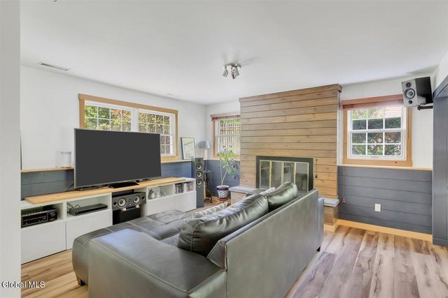 2307 Pine Ridge Road, Niskayuna, NY 12309