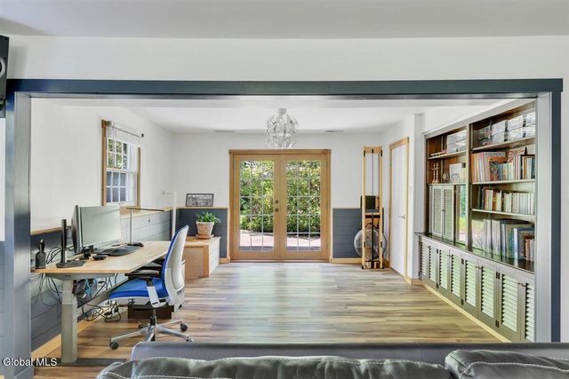 2307 Pine Ridge Road, Niskayuna, NY 12309