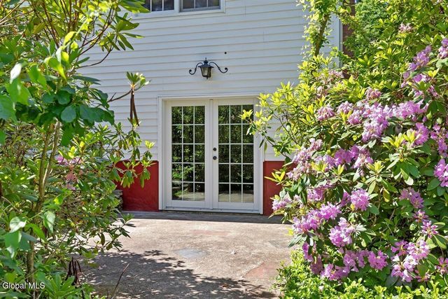 2307 Pine Ridge Road, Niskayuna, NY 12309