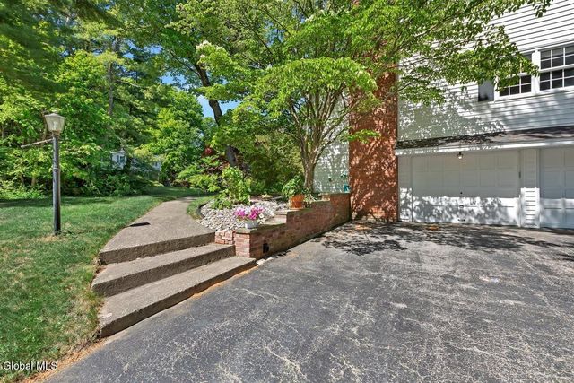 2307 Pine Ridge Road, Niskayuna, NY 12309