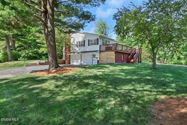 2307 Pine Ridge Road, Niskayuna, NY 12309