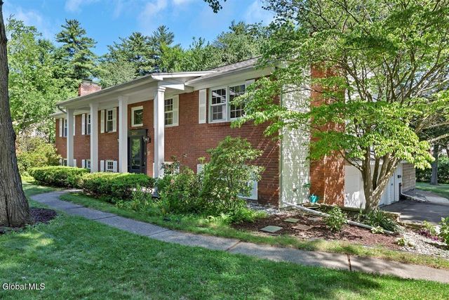 2307 Pine Ridge Road, Niskayuna, NY 12309
