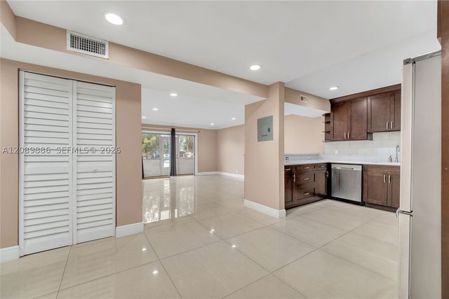 4848 NW 24th Ct 118, Lauderdale Lakes, FL 33313