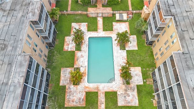 4848 NW 24th Ct 118, Lauderdale Lakes, FL 33313