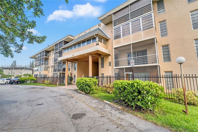 4848 NW 24th Ct 118, Lauderdale Lakes, FL 33313