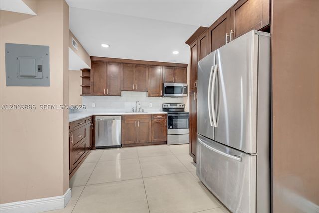 4848 NW 24th Ct 118, Lauderdale Lakes, FL 33313