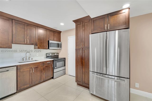 4848 NW 24th Ct 118, Lauderdale Lakes, FL 33313